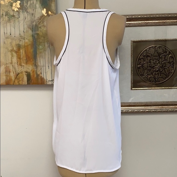 Banana Republic NWOT lightweight sleeveless top - Picture 3 of 6